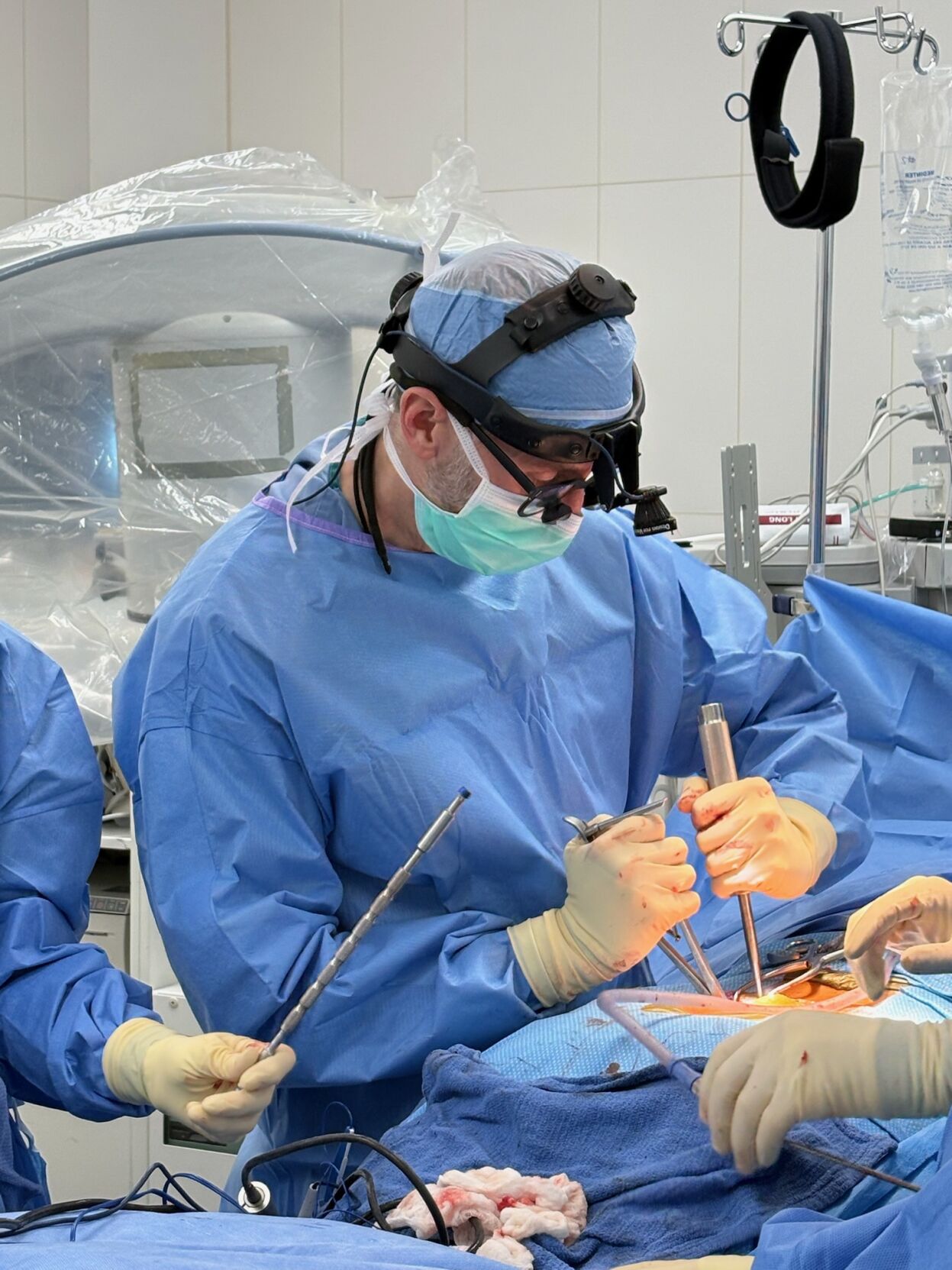 Skagit Regional Health surgeon volunteers free spine surgeries in ...