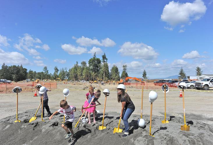 Mount Vernon School District breaks ground on new elementary school