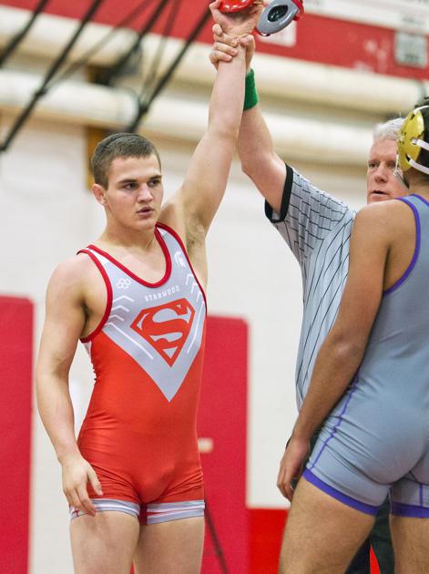 Boys Wrestling Oak Harbor and Marysville Pilchuck at 