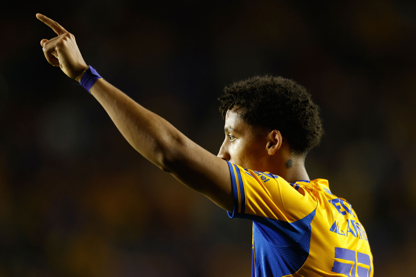 Paulinho's hat trick leads Toluca to a 4-2 first-leg win over LA Paulinho's hat trick leads Toluca to a 4-2 first-leg win over LA