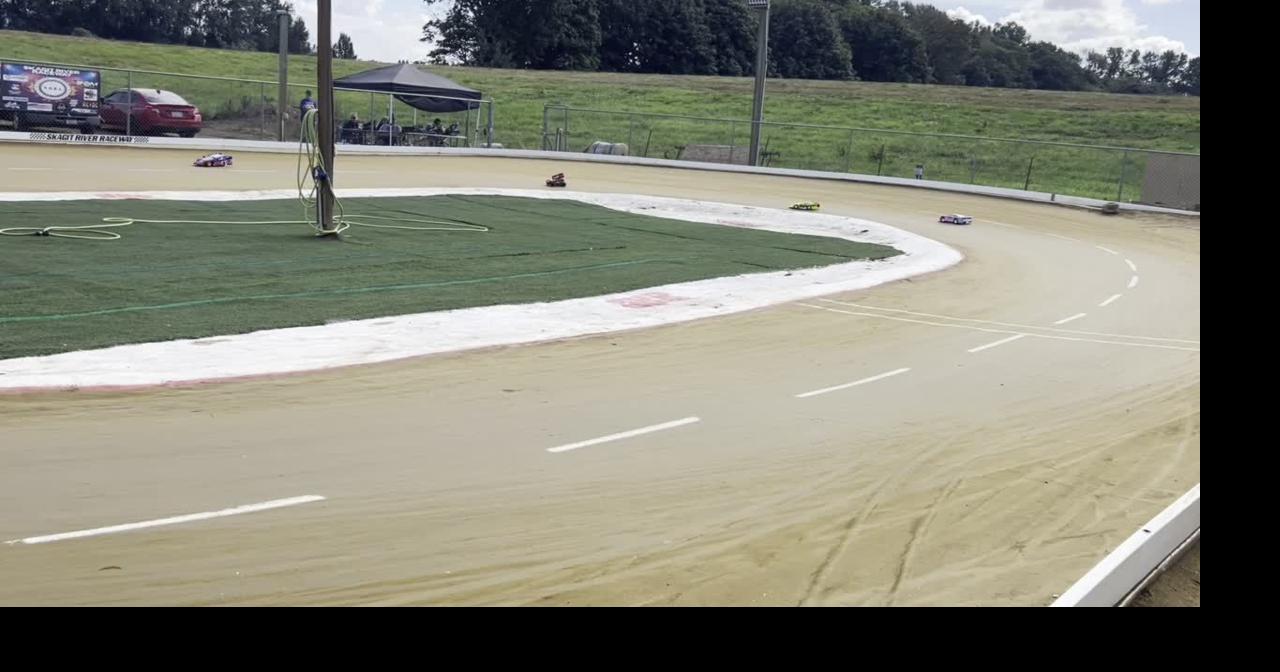 VIDEO: Radio-controlled racing competition