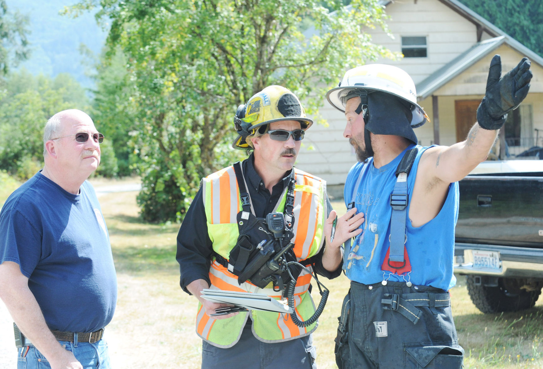 Crews Contain Brush Fire Near Concrete | Local News | Goskagit.com