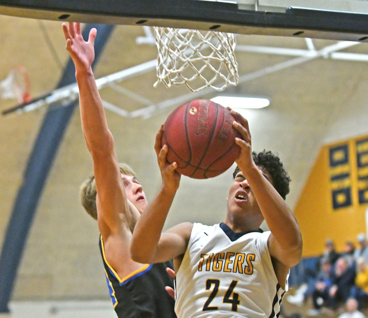 Prep Boys Basketball Burlington Edison Hangs On To Beat Ferndale Sports Goskagit Com