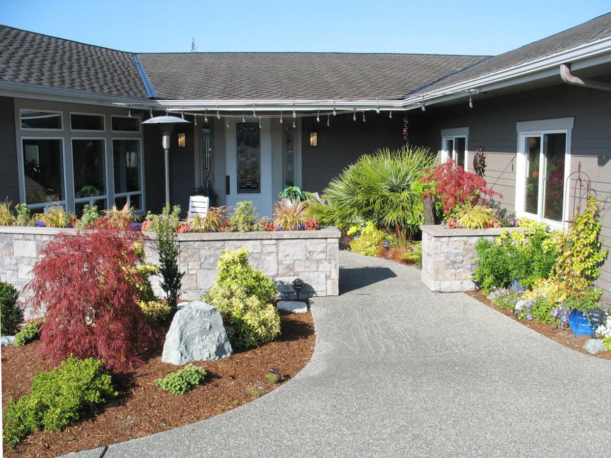 Ask The Master Gardener Entryway Garden Greeting And An Entryway Garden Including A Courtyard