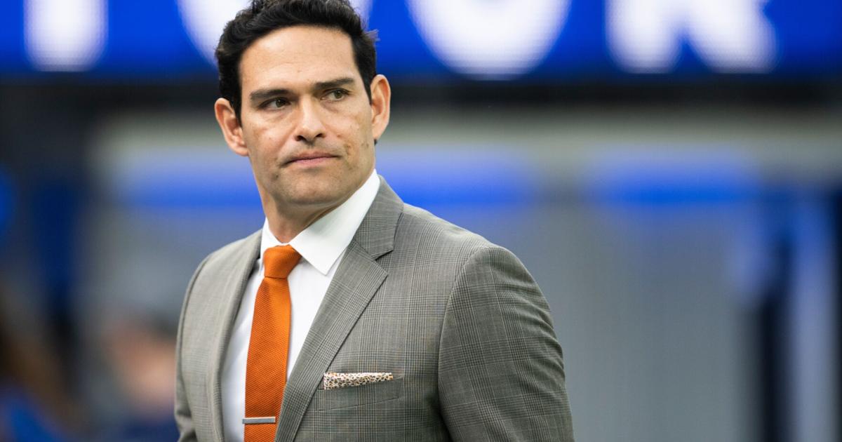 Photo: goskagit.com Mark Sanchez-Stabbing Football
