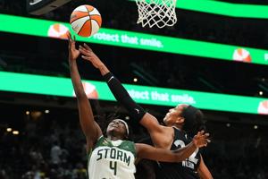Young ties WNBA record with 22-point quarter, Aces beat Storm 114-77