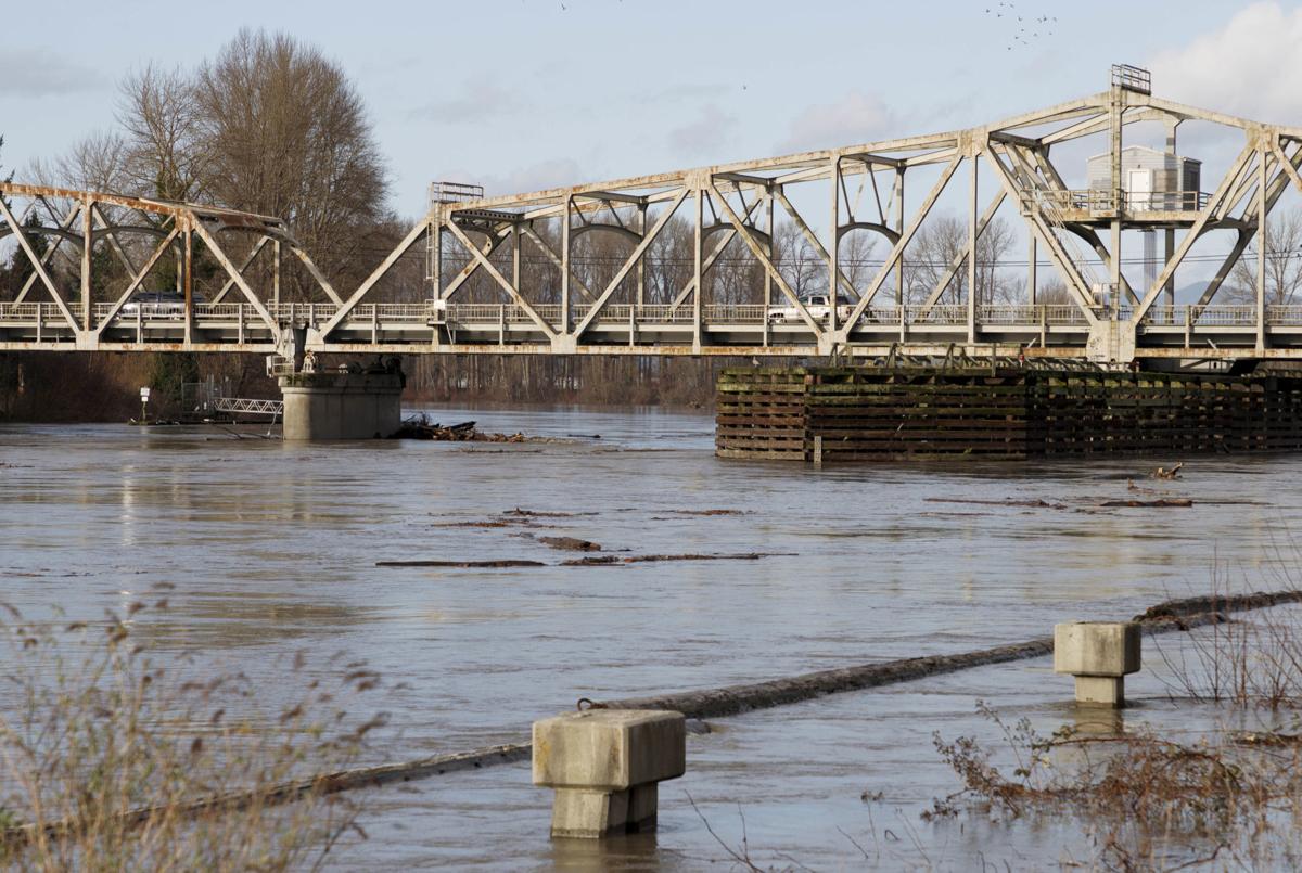 County sees power outages, minor flooding Local News