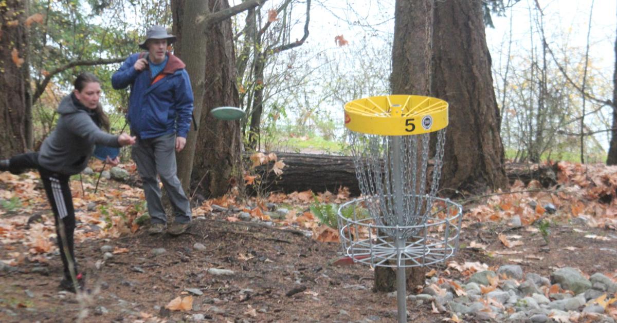 24 compete in first-ever disc golf tournament in Anacortes | Sports ...