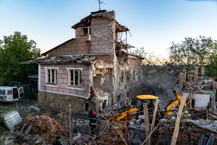 Russian attacks kill 6 in Ukraine and damage Kyiv’s Northern Bridge ...