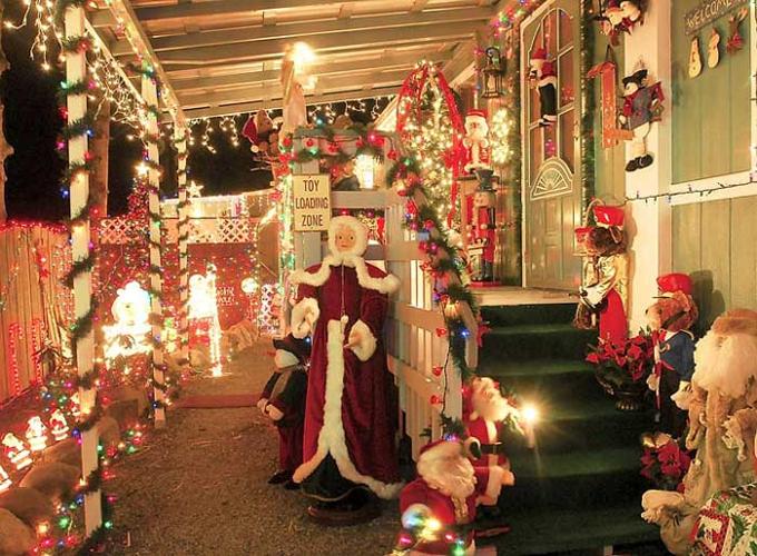 The ultimate holiday light display Entertainment