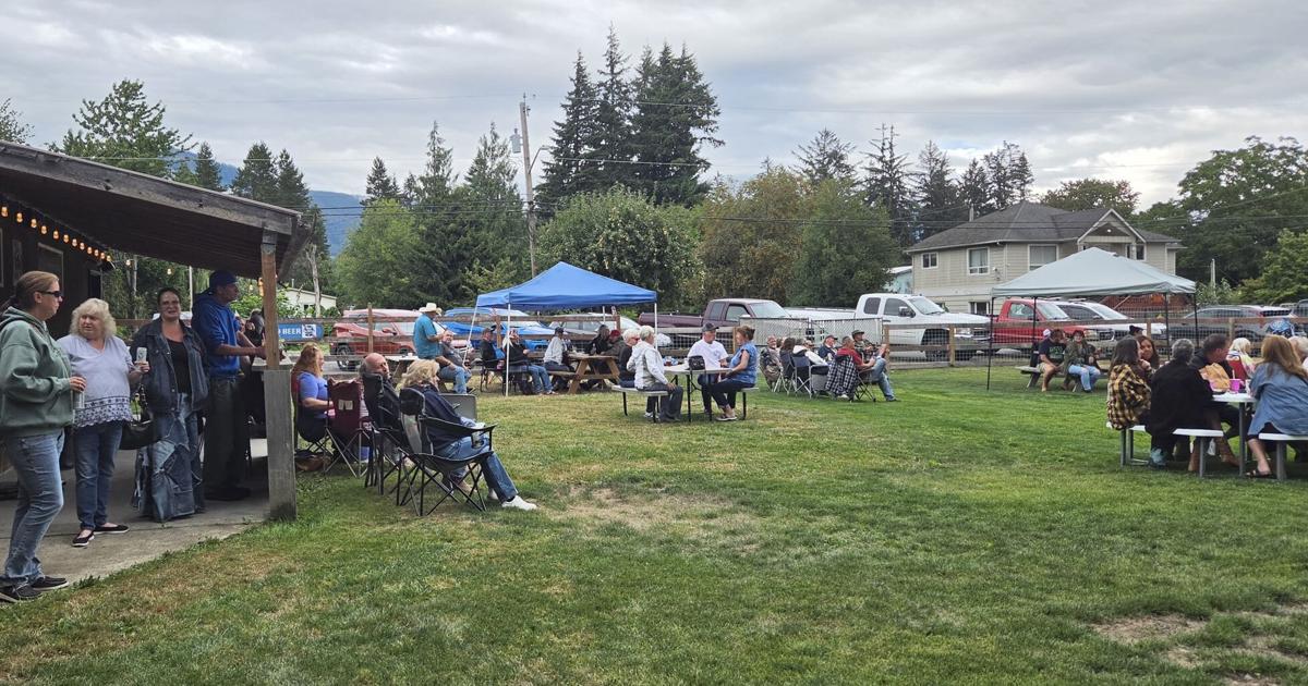 Hamilton holds 12th car show, live music and pig roast
