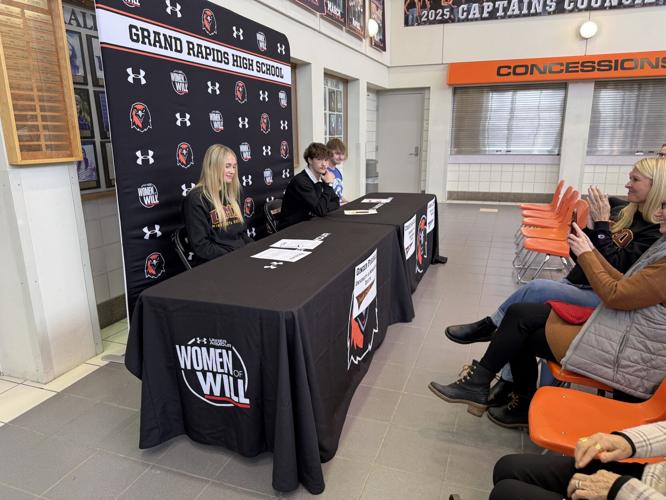 3 GRHS students sign Sports