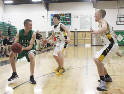 Boys Basketball Pesky Golden Bears Upend Raiders 70 29 High