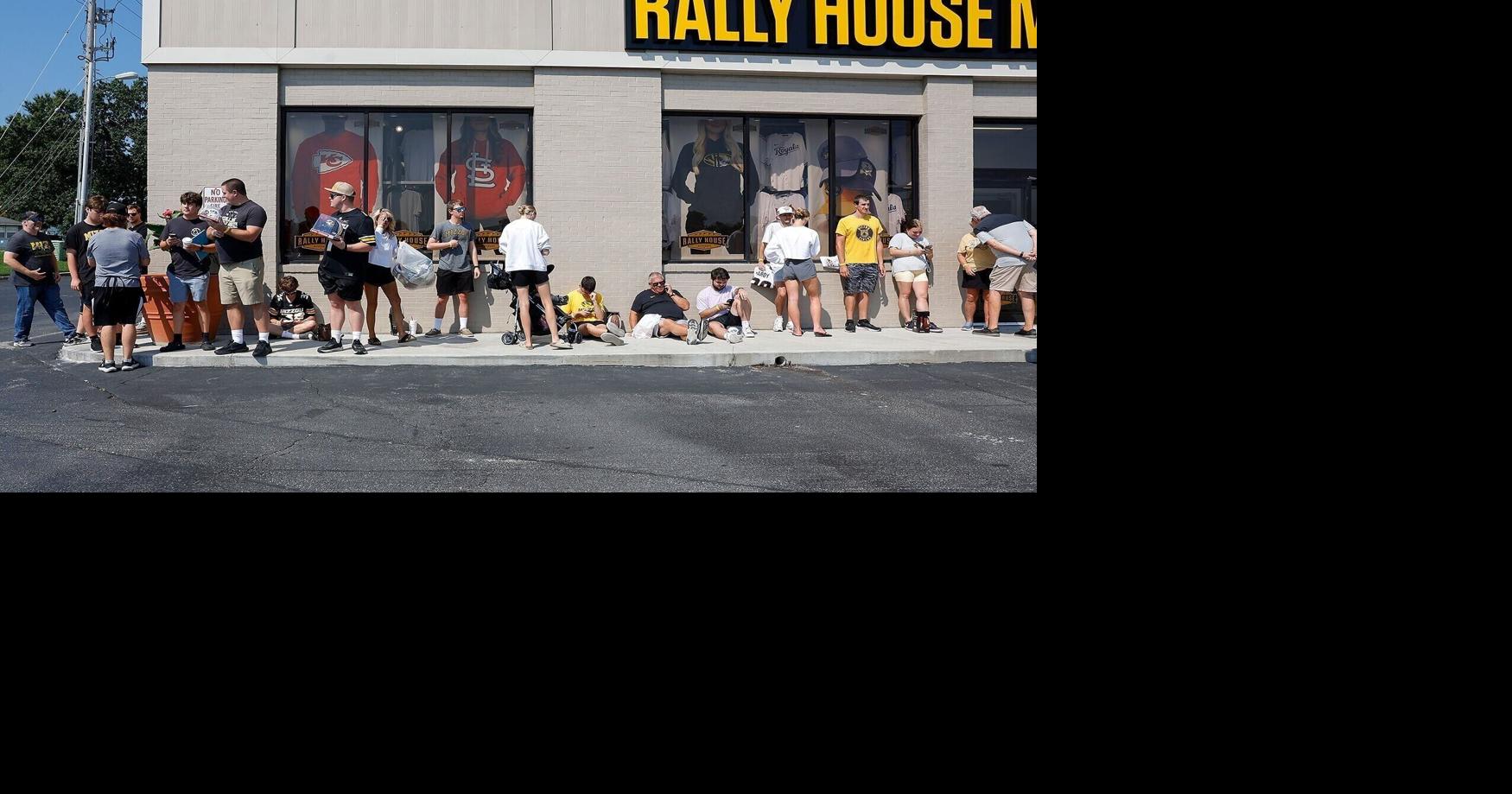 Mizzou running back Ahmad Hardy greets fans at Rally House