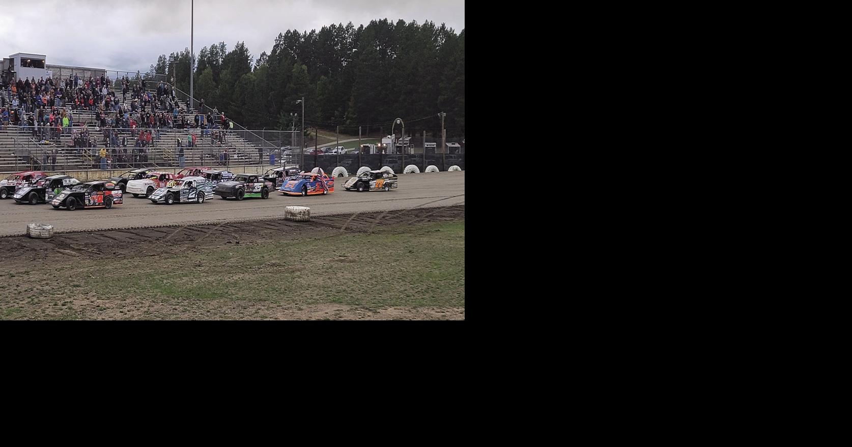 Speedway conducts last races of season | Sports | grandrapidsmn.com