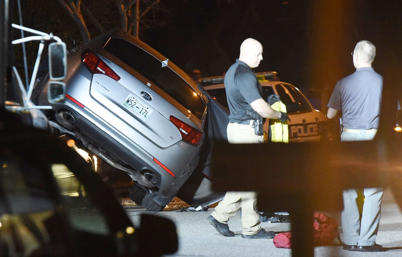 Report Gang Leader Shot By Passenger While Driving Car Local News