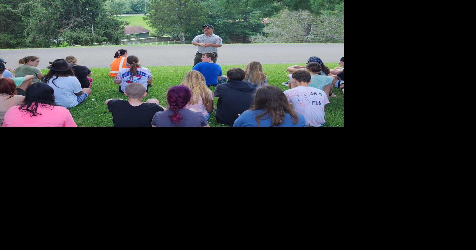 4-H students clean headstones at national cemetery