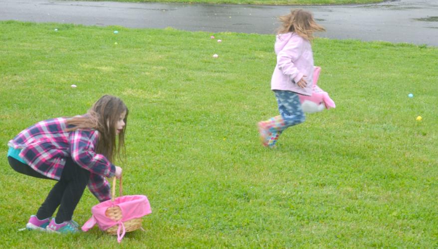 Rain Doesn't Deter Easter Egg Seekers | Local News | greenevillesun.com