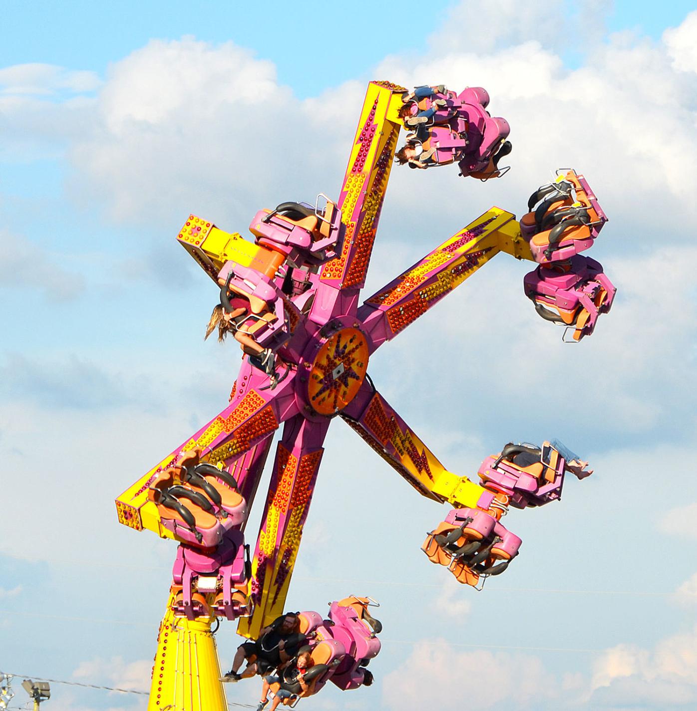 Crowds Return To Midway Rides Local News Greenevillesun Com