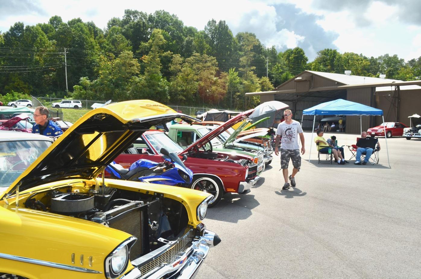 Wings and Wheels Wow Crowd ACCENT