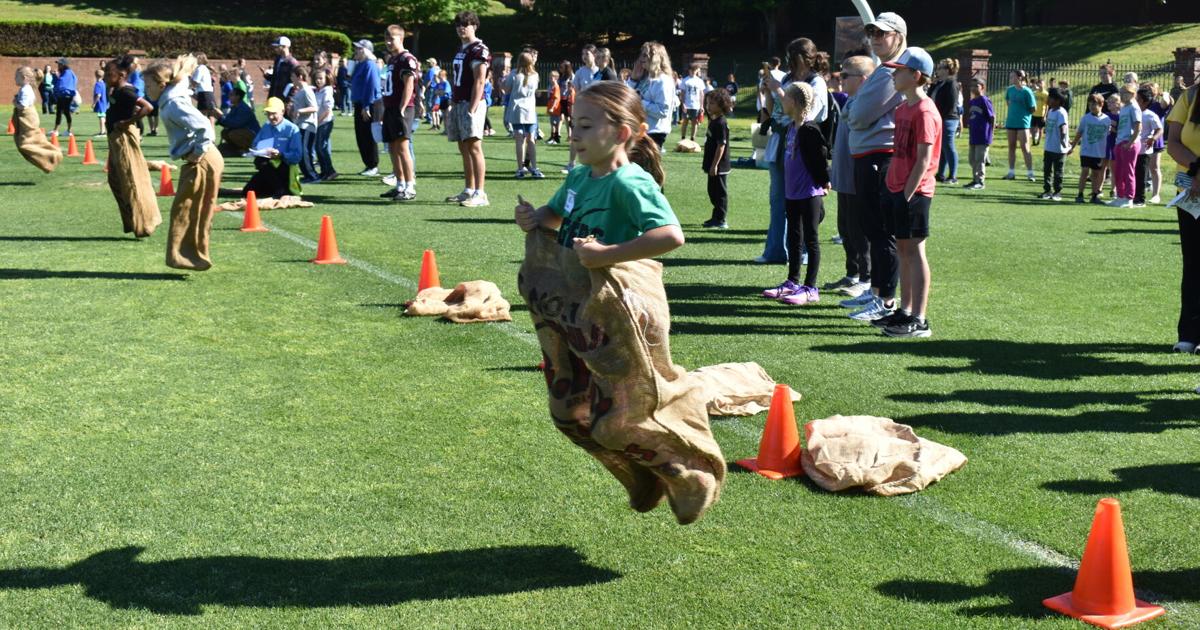 Exchange Club's Field Day competitions held for hundreds of city and county students