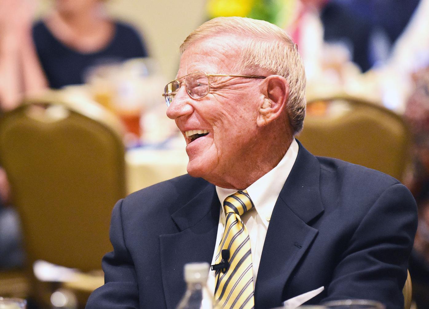 Lou Holtz Reflects On Coaching Television And The Vols Greeneville Greenevillesun Com