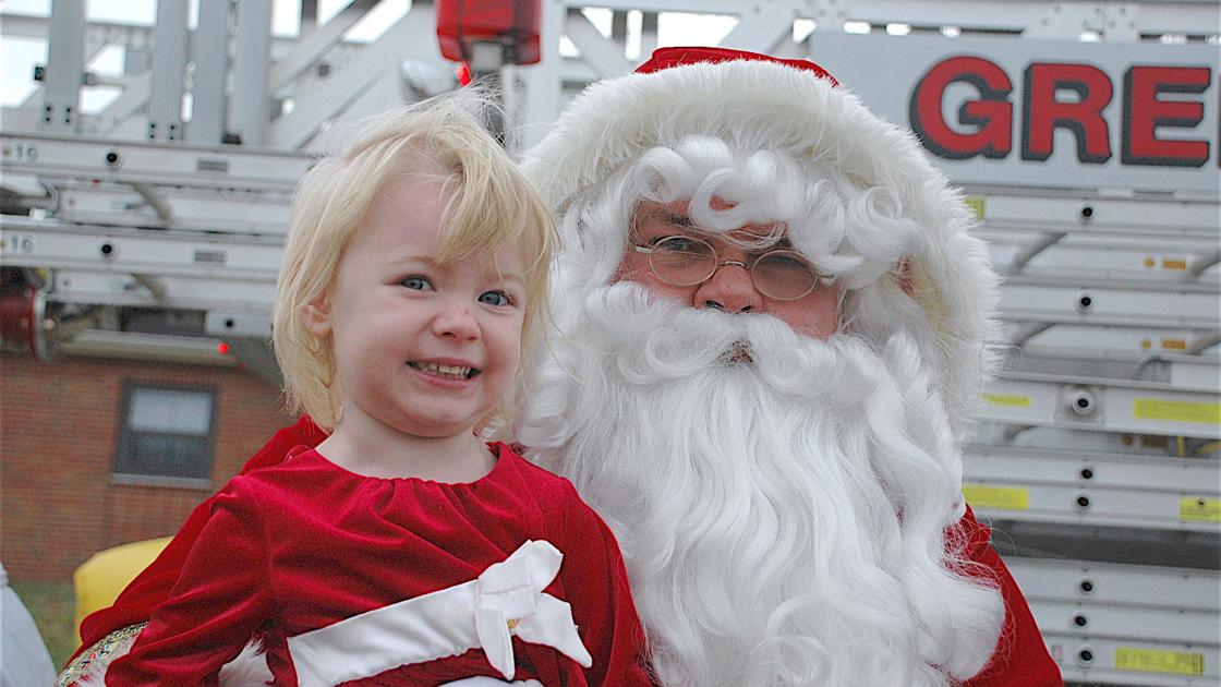 Santa Shows Up — On A Fire Truck | Local News | greenevillesun.com