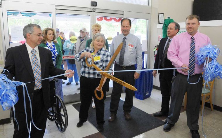 Grocery Outlet Is Officially Open News Greenevillesun Com