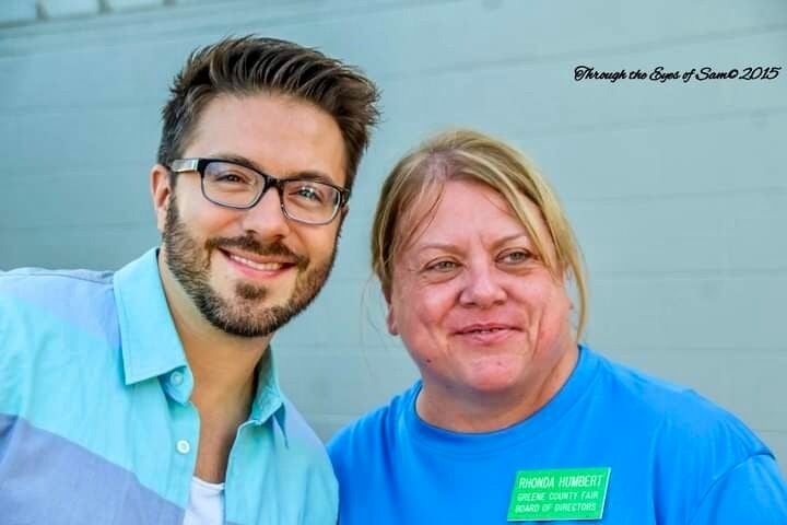 Rhonda Humbert là một ví dụ điển hình cho việc tình nguyện để làm nên sự khác biệt. Hãy xem bức ảnh liên quan để biết thêm về công việc tình nguyện của cô ấy và cách cô ấy đã giúp đỡ cộng đồng.Bạn có thể trở thành một tình nguyện viên như Rhonda và mang lại sự khác biệt cho cộng đồng.
