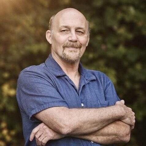 Драматург Юджин Вулф представит пьесу «Книга бабушки» в театре Джексон