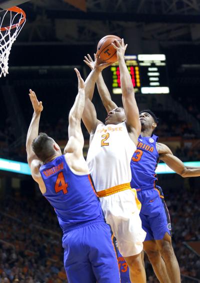 Williams Helps No 19 Tennessee Beat Florida 62 57
