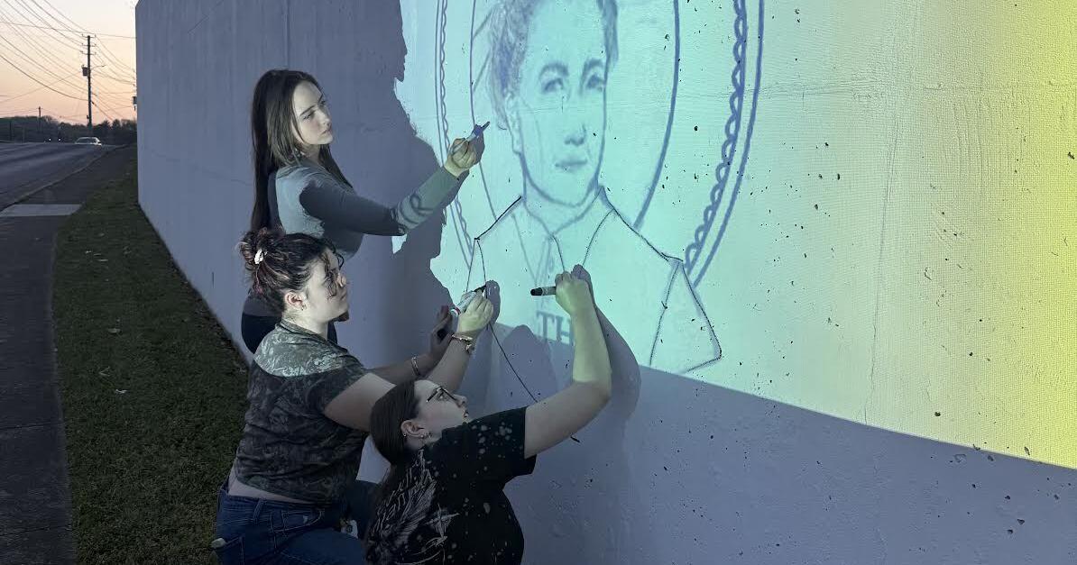 Art students honor notable Greeneville women through mural project
