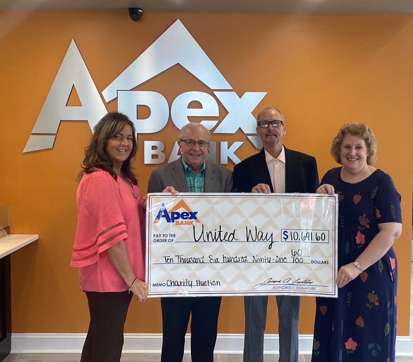 Apex Bank Donates Proceeds Of Online Auction To United Way Of Greene County Local News Greenevillesun Com