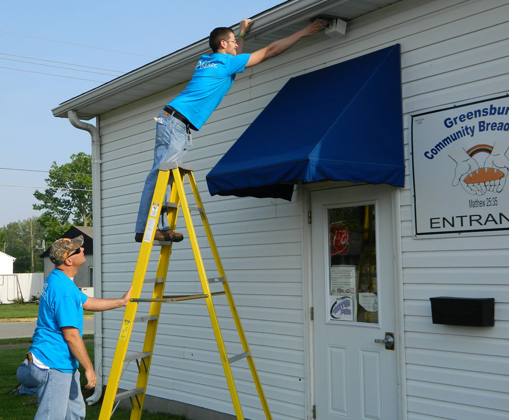 duke-energy-employees-volunteer-at-greensburg-bread-of-life-news