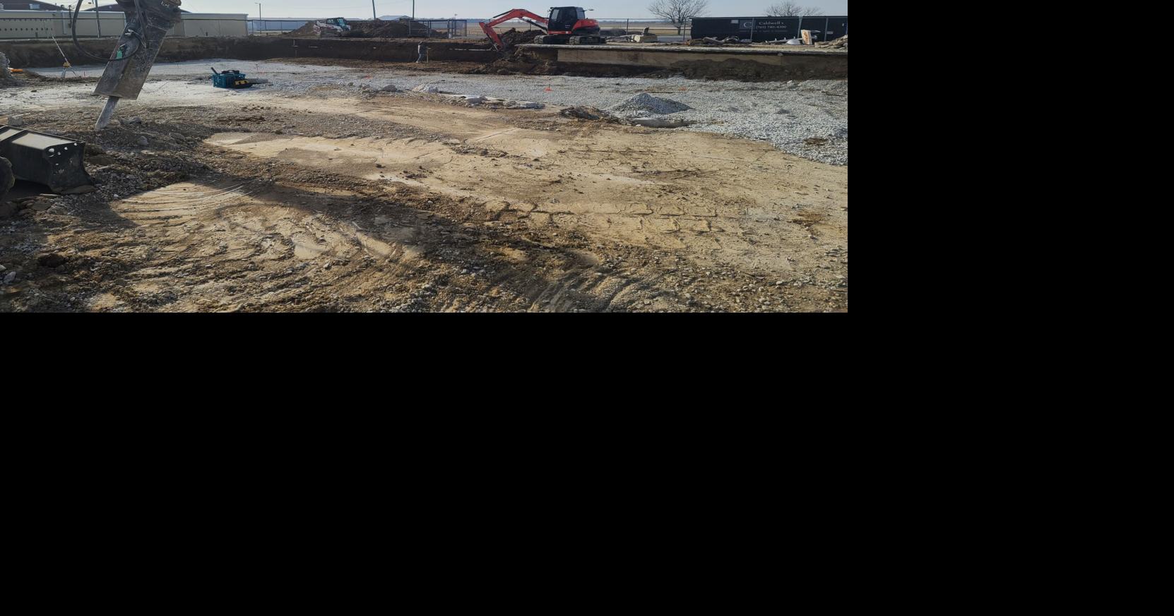 Commissioners sign $3.9 million pool construction contract