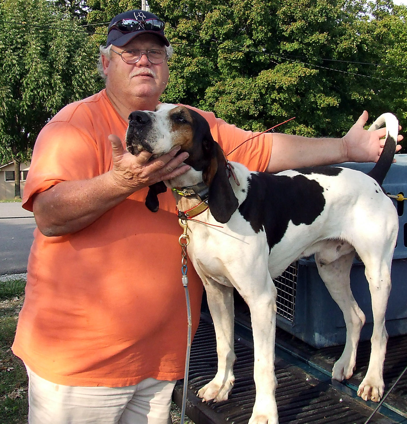 How to train a sales coonhound not to bark