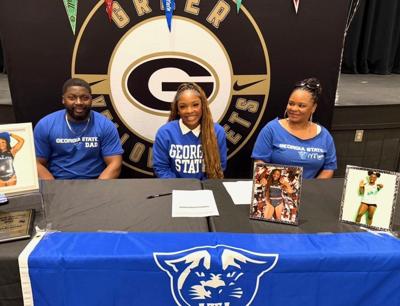 Jewel Brantley signing photo