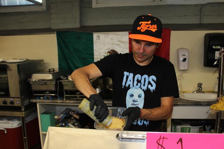 Tacos Chidos — making tacos