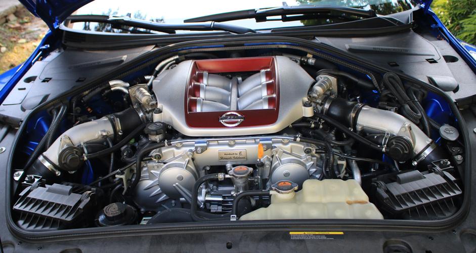 Nissan_GT-R_50th-engine