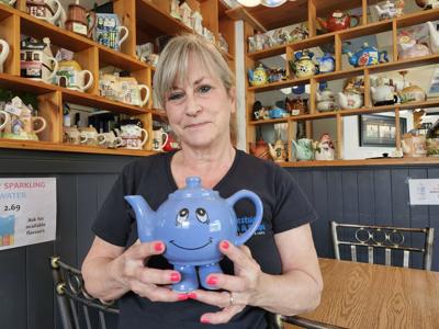 Deb teapots