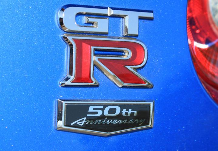 Nissan_GT-R_50th-badge1