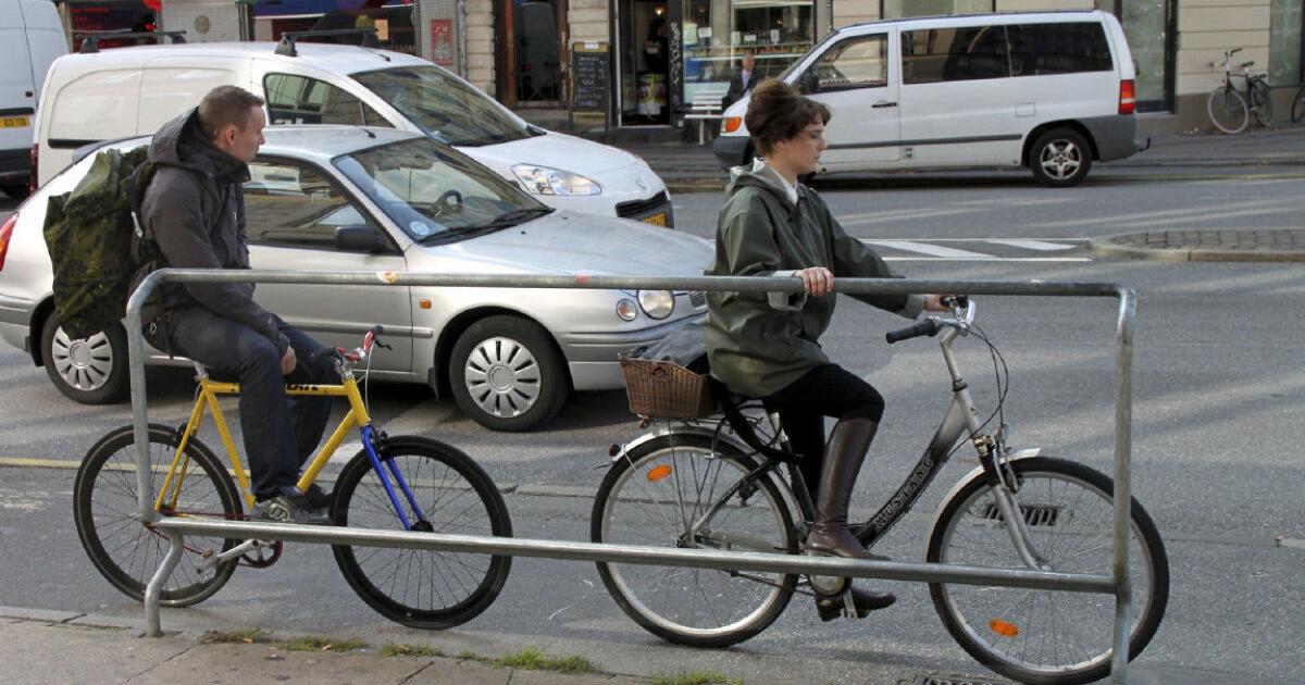 European Bike Rack European cities promote cycling with everything from ‘superhighways’ to ...