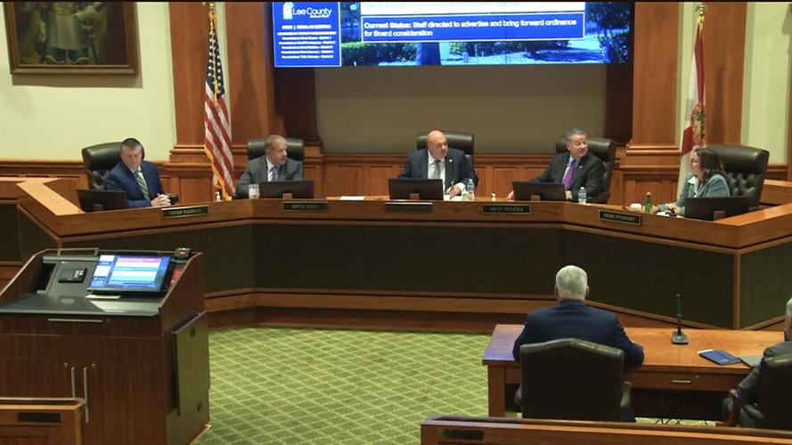 Lee commissioners advance term limit amendment