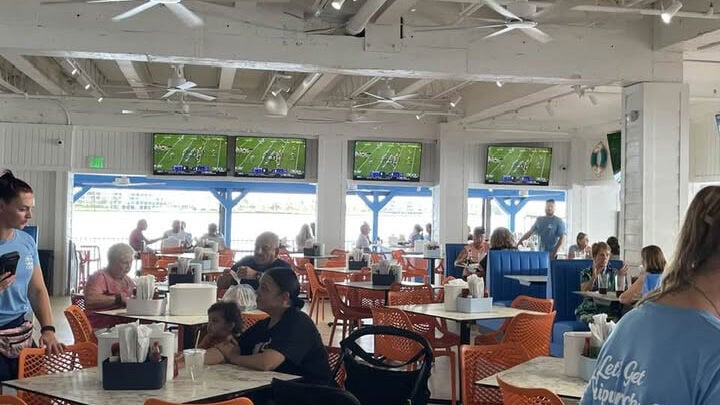 Castaways welcomes diners to Fishermen’s Village