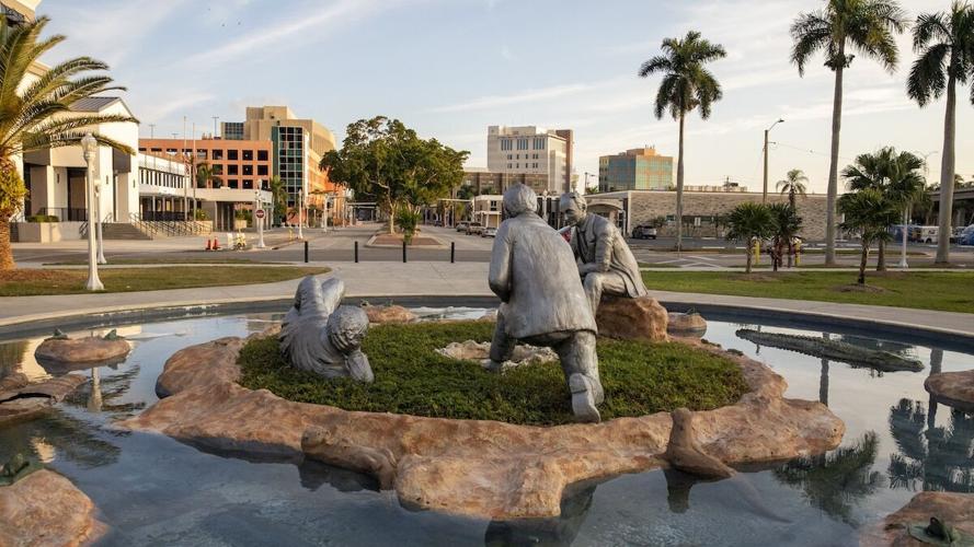 Centennial Park along Caloosahatchee River Fort Myers 1.jpg