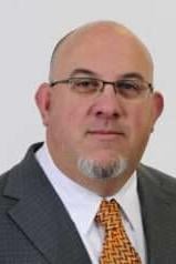 Lee County bucks trend of hiring search firm to find top airport exec