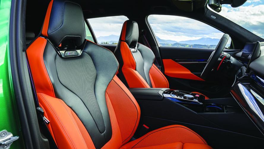M5 Touring interior blends luxury and sport