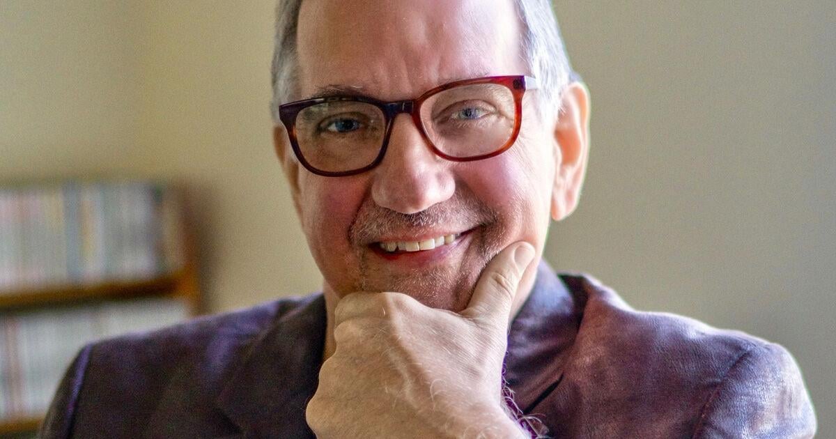 Longtime local ‘Dave Elliott Show' ends broadcast, starts podcast