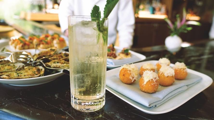 I Merchant Room cocktail + apps