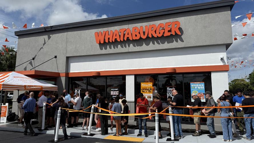 Crowd welcomes Whataburger to south Fort Myers